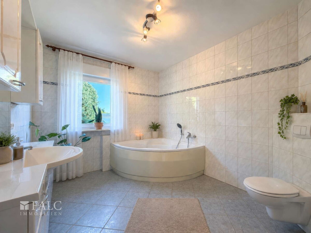 Badezimmer mit Wanne