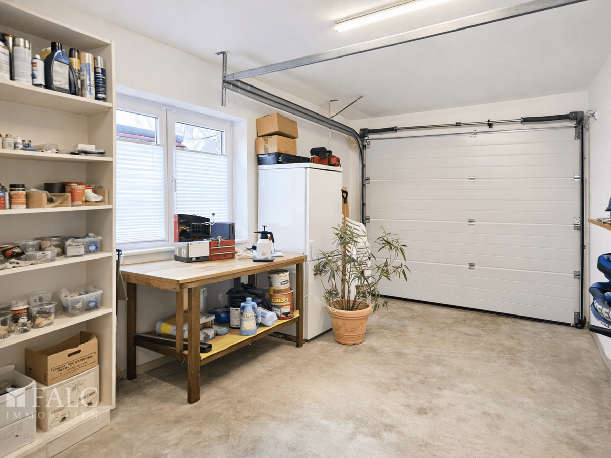 Garage mit Zugang EG