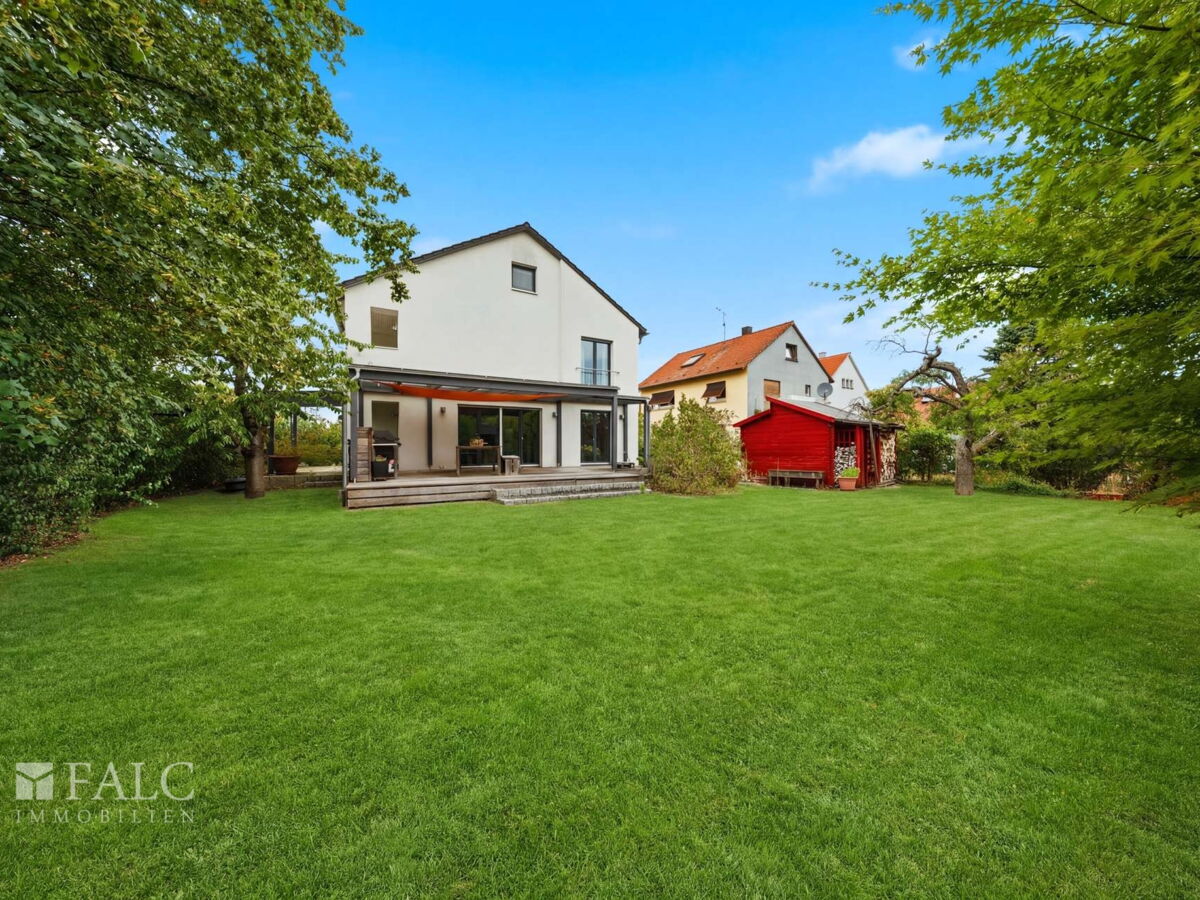 Garten mit Terrasse
