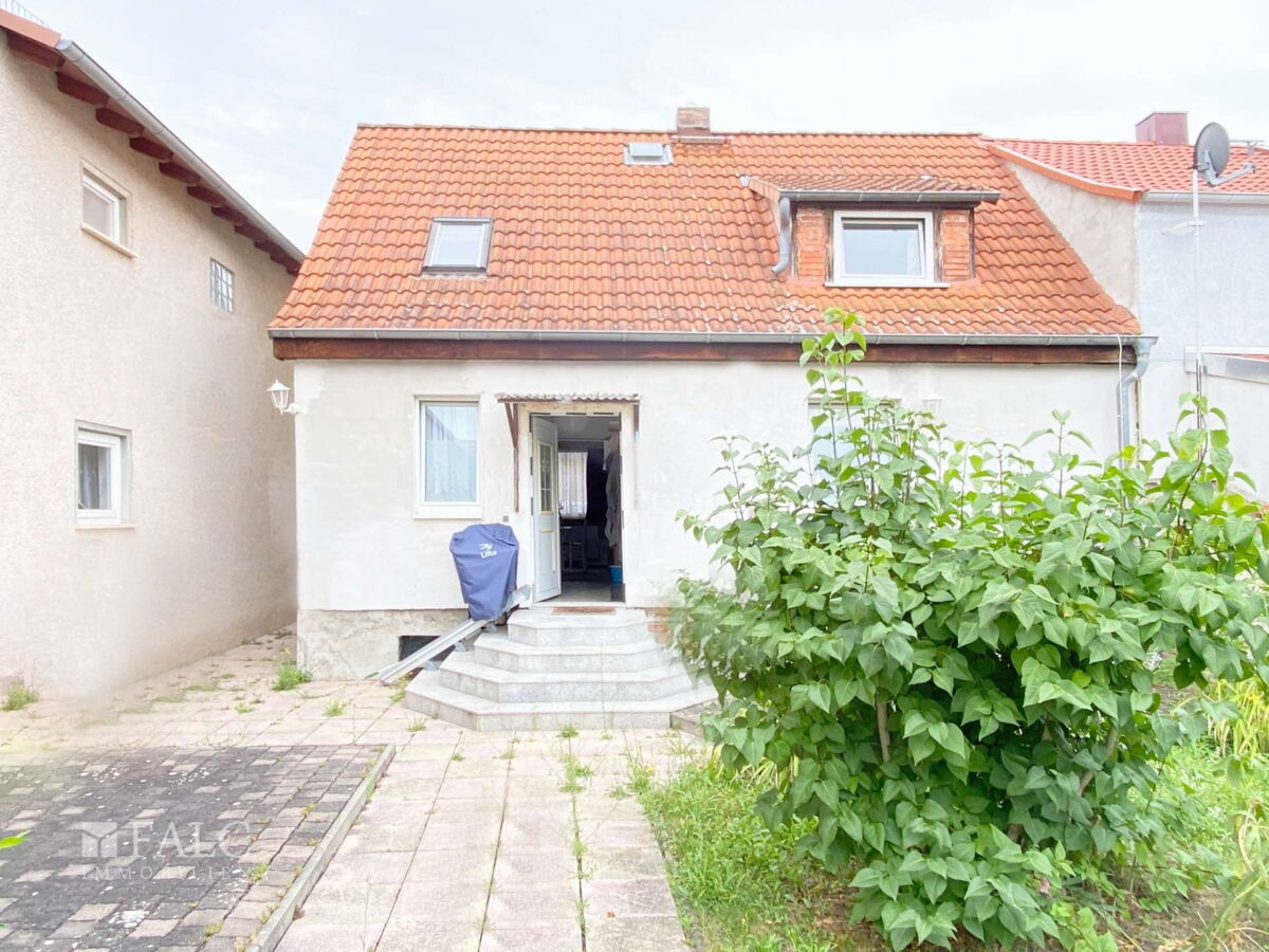 Hausansicht Garten