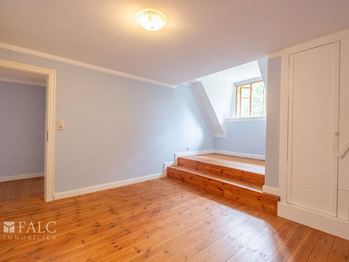 36. Schlafzimmer 7 OG hinterer Wohnbereich