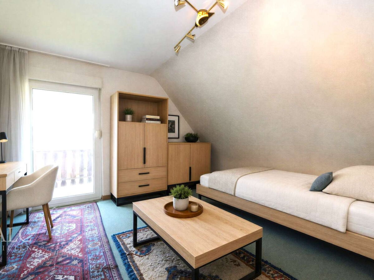 Schlafzimmer mit Balkon DG V.