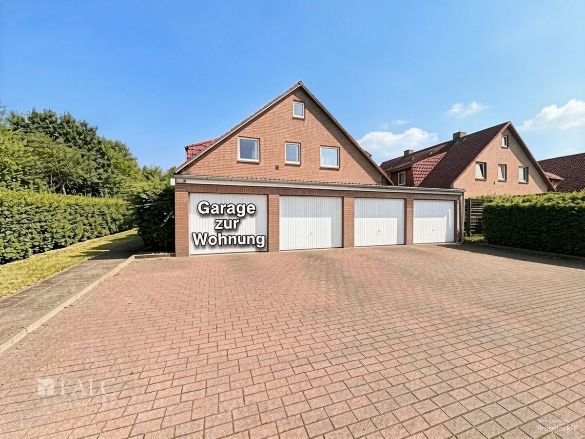 Außenansicht mit Garage - (KI generiert)