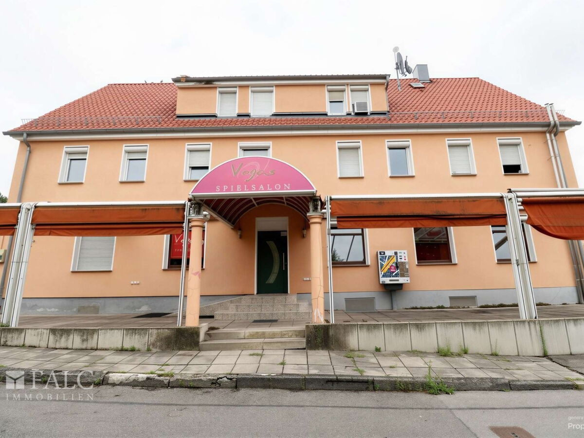 Außenansicht - Hauptgebäude