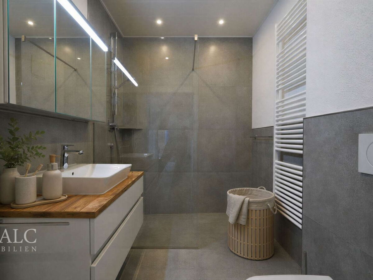 Modernes Duschbad