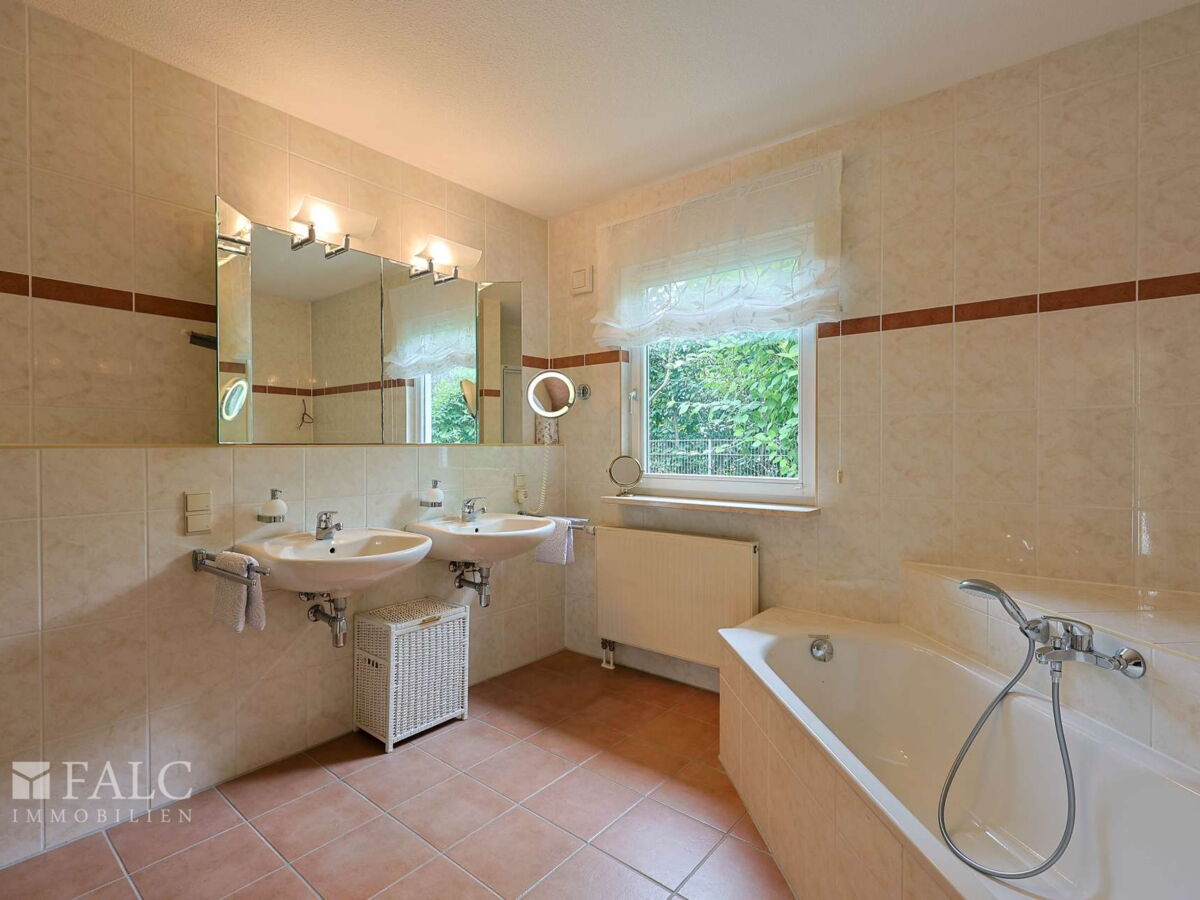 Großzügiges Badezimmer
