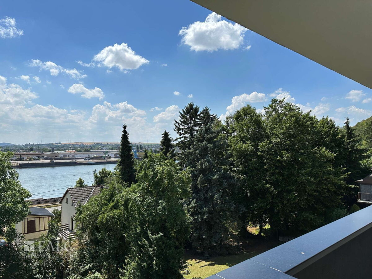 EG-Außenansicht mit Wasserblick