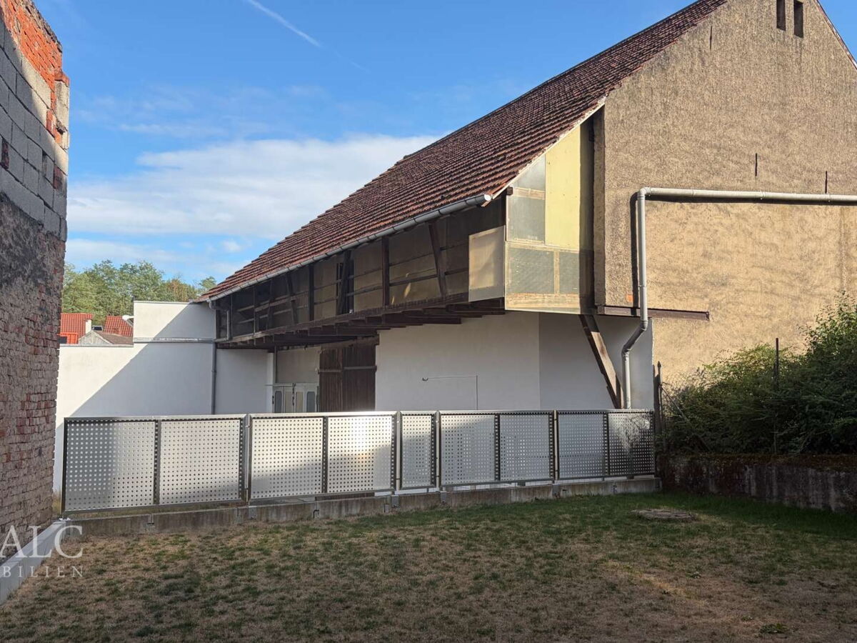 Außenansicht Garten und Scheune