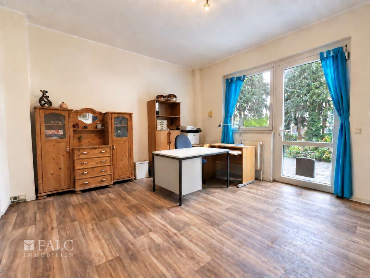Arbeitszimmer mit Terrassenzugang