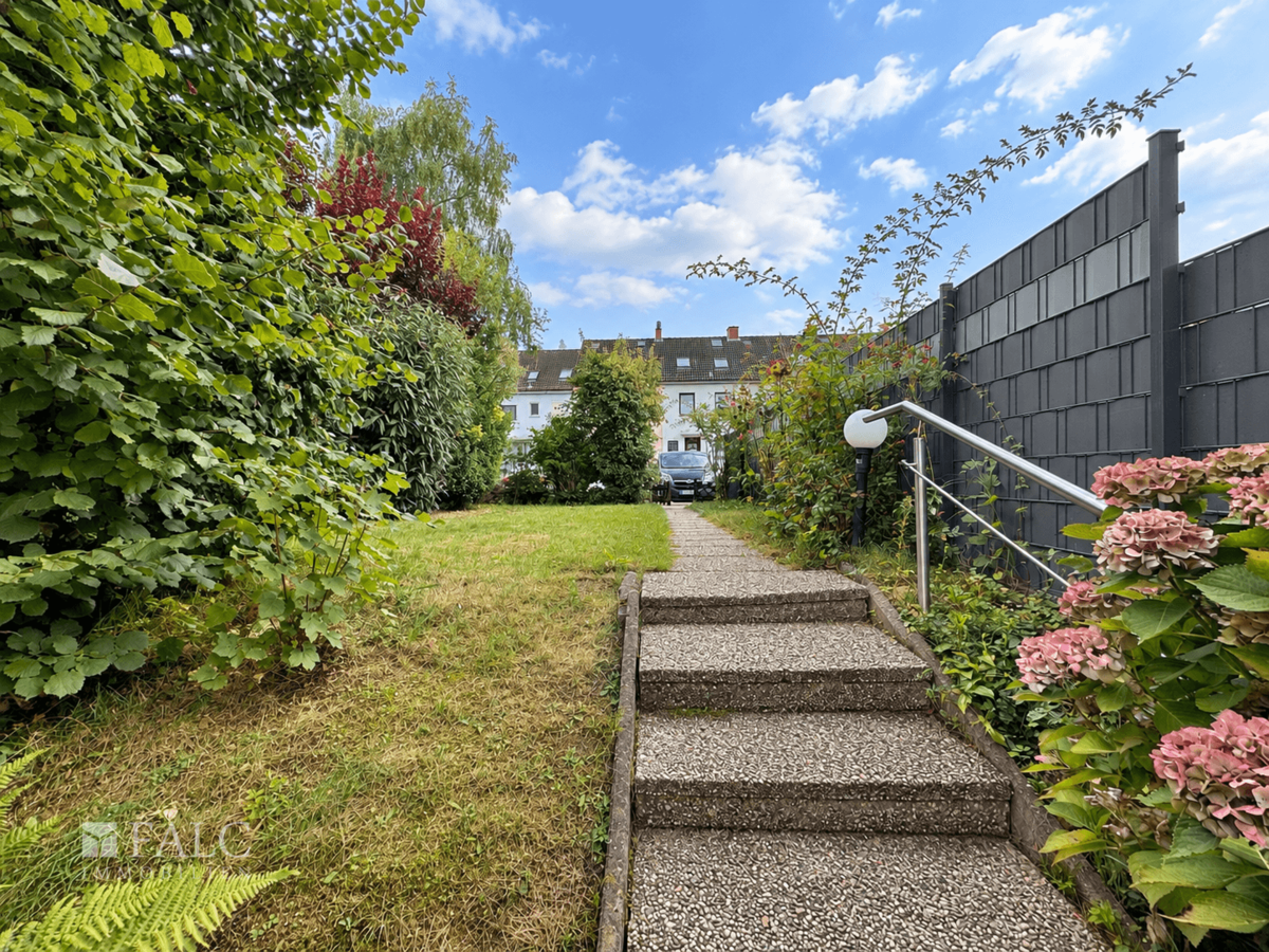 Garten rückwärtig, mit Zugang zur Pforte