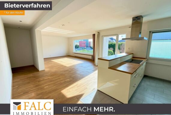 Wohnzimmer mit Küche