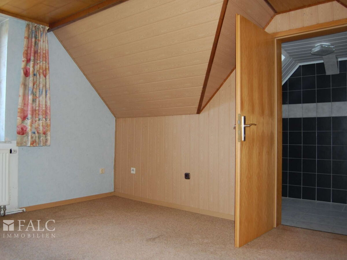 Zimmer mit kleinem Hinterzimmer_DG