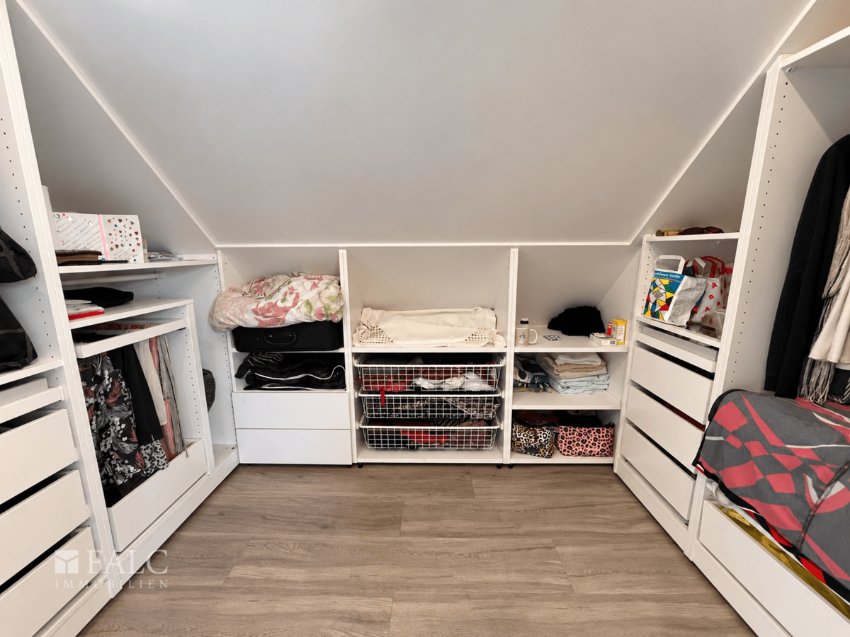begehbarer Kleiderschrank DG