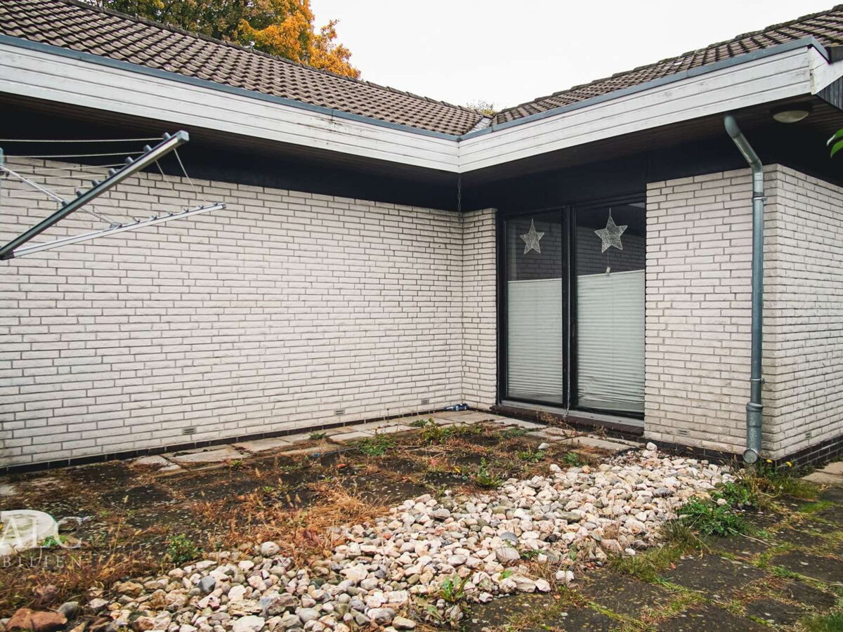 Seitliche Terrasse