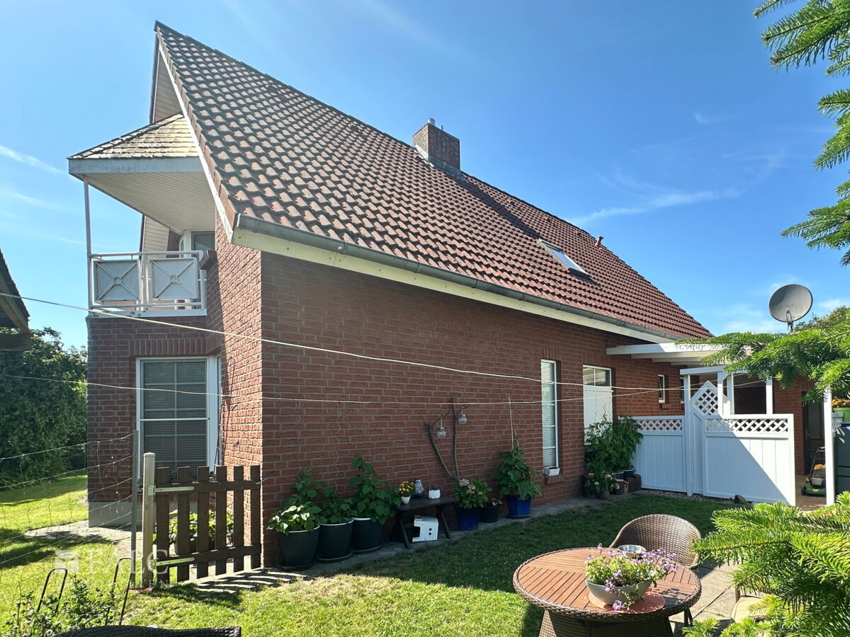 Hinter dem Haus