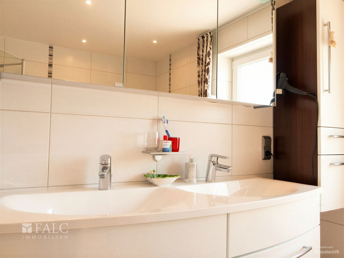 EG: Badezimmer, KI optimiert