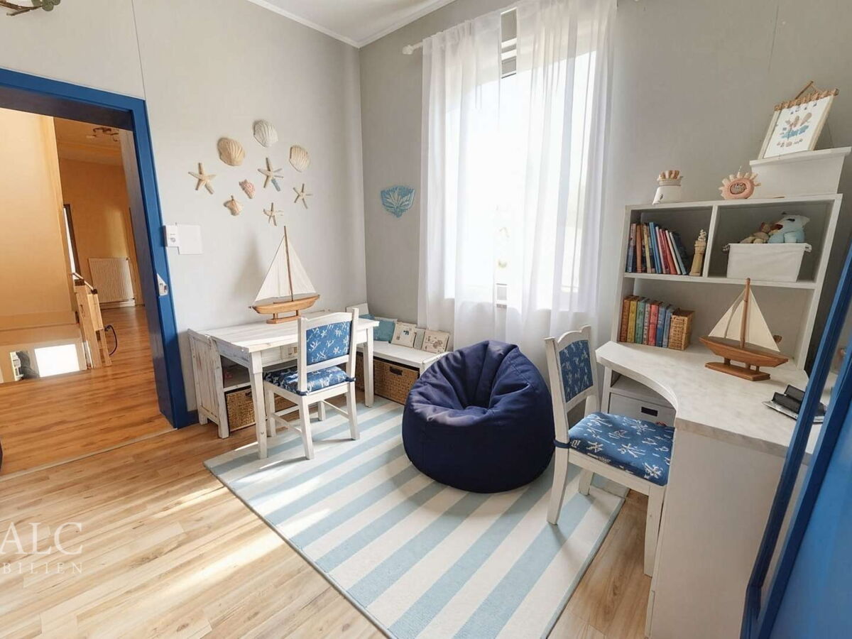 OG Durchgang Elternschlafzimmer - Kinderzimmer, Maritim - (KI generiert)
