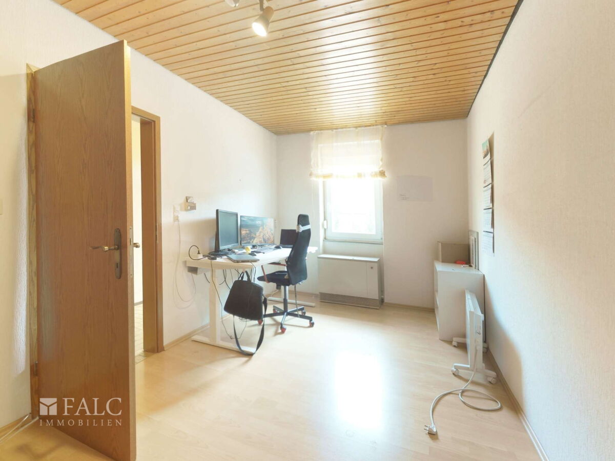 Büro EG