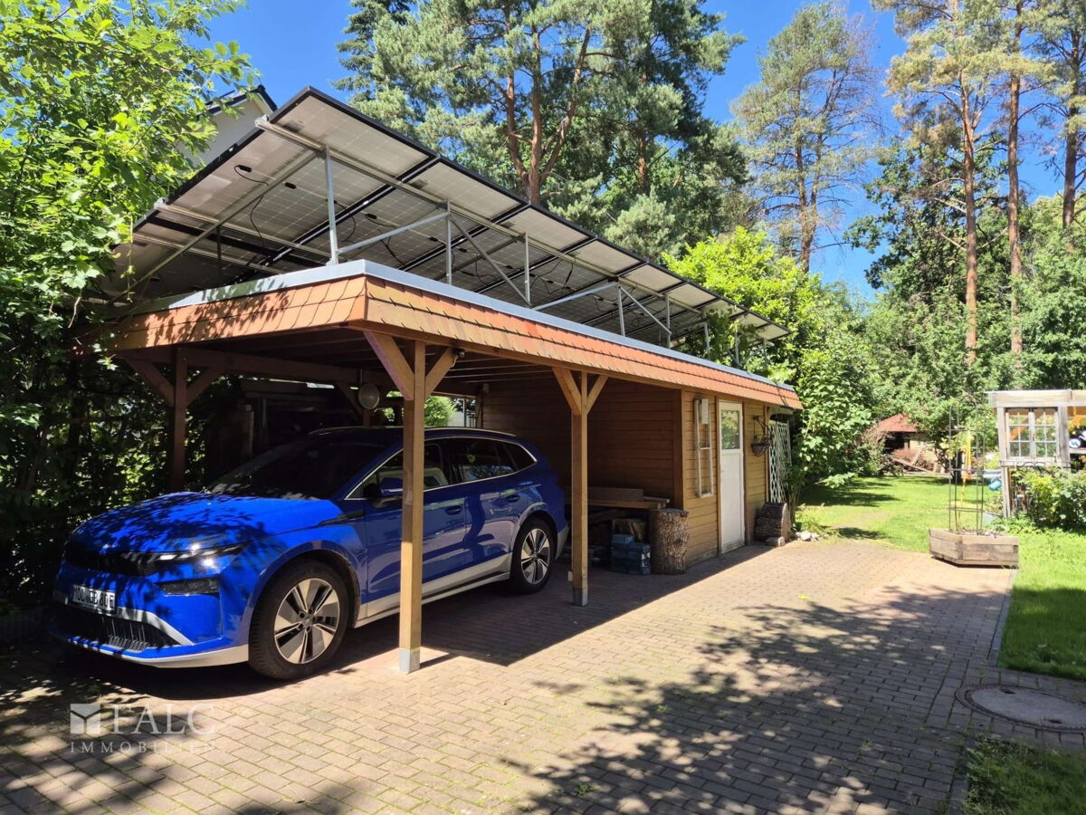 Carport mit Solardach