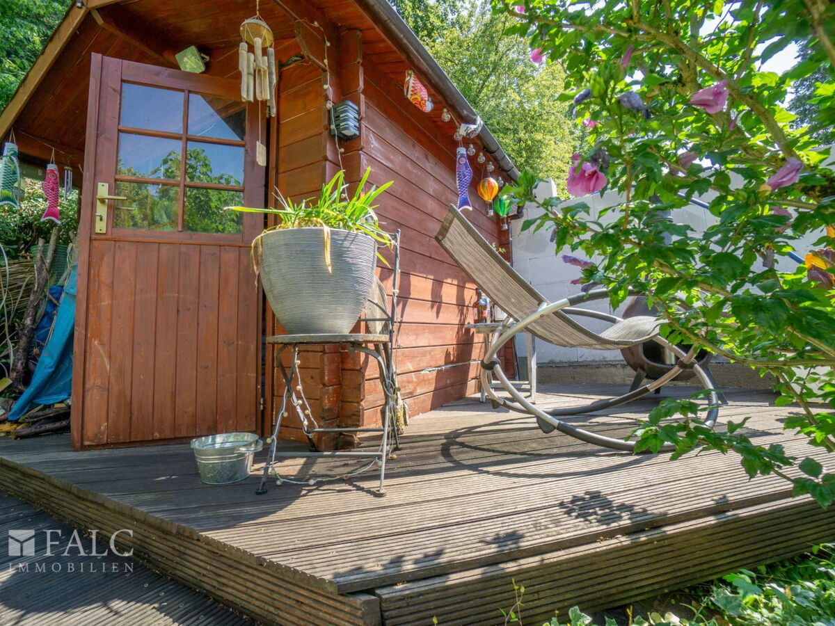 Gartenhaus mit Terrasse