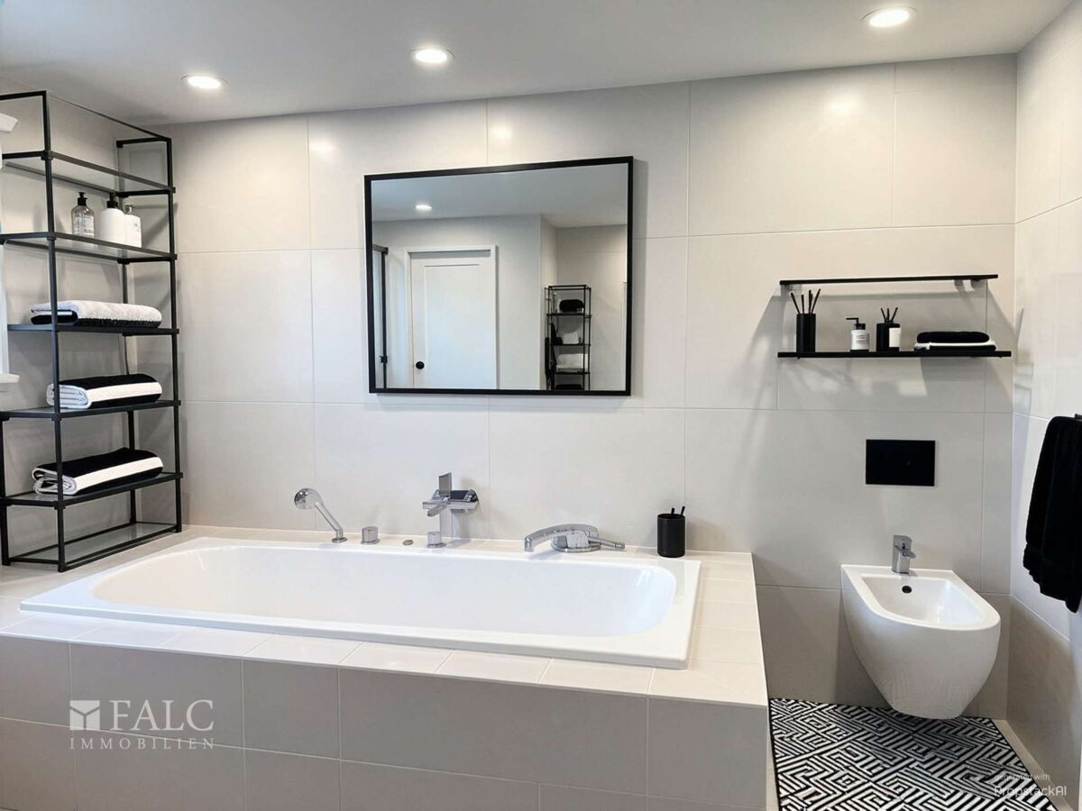 OG: Badewanne, Bidet, KI-optimiert