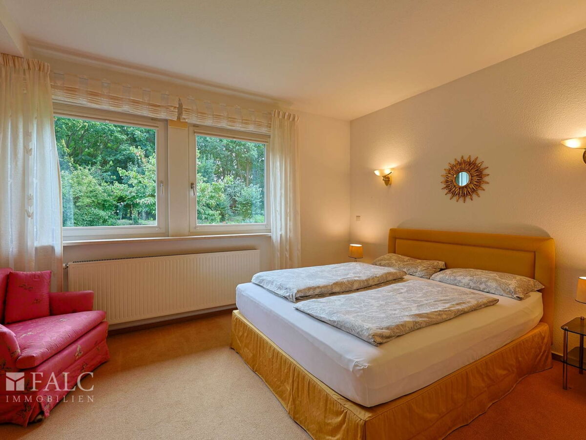 Schlafzimmer mit Gartenblick