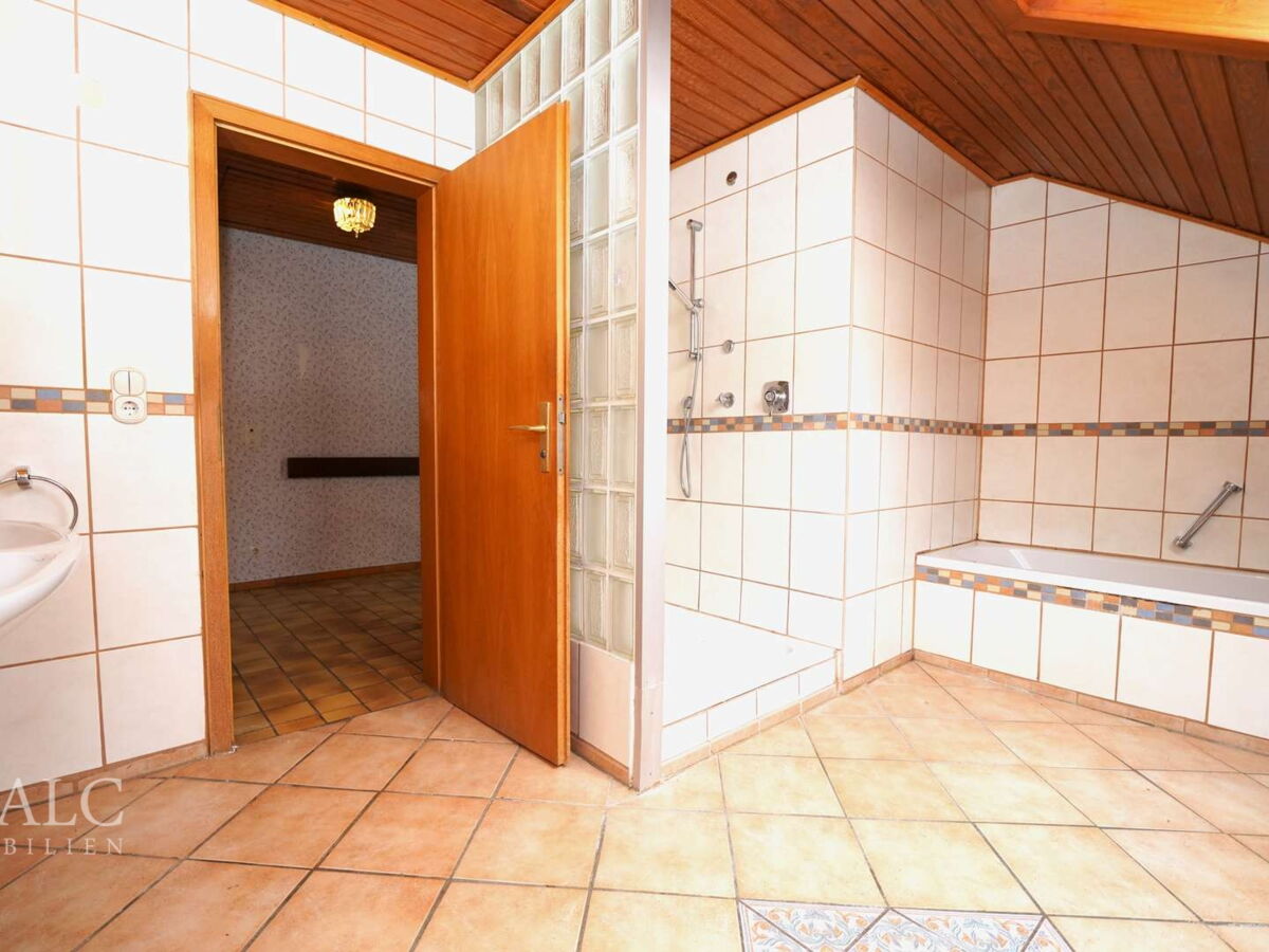 Großzügiges Bad DG