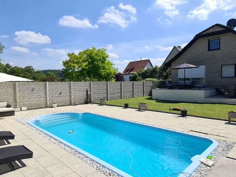 Abkühlung im Pool