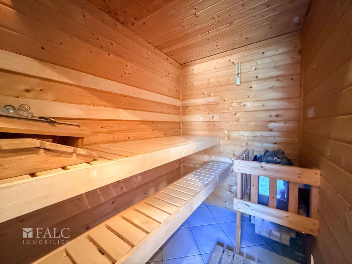 Sauna im Masssiven Nebengebäude