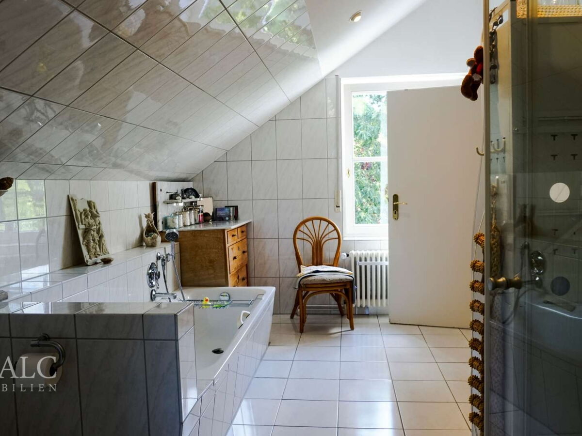 OG Badezimmer (virtuell bearbeitet)