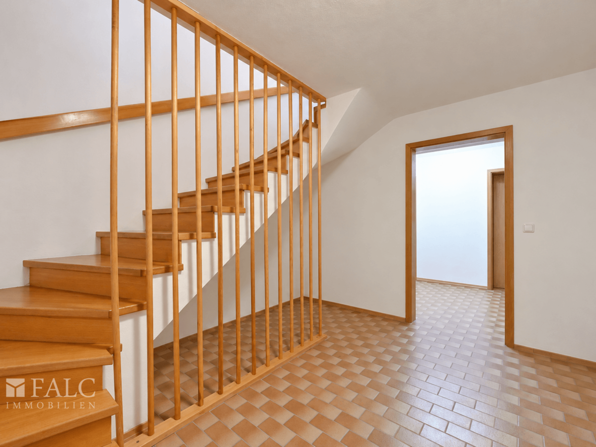 UG Diele Treppe