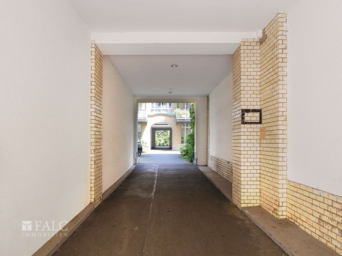 Durchfahrt zum Nachbargebäude