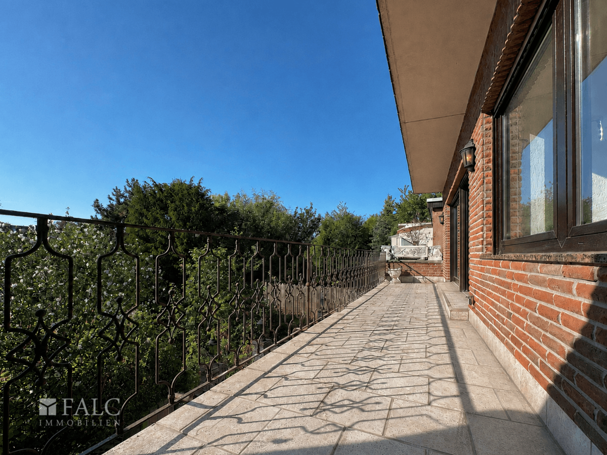 Balkon EG