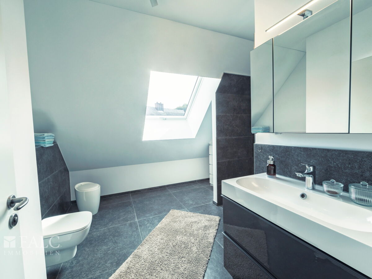 2. Badezimmer Dachgeschoss
