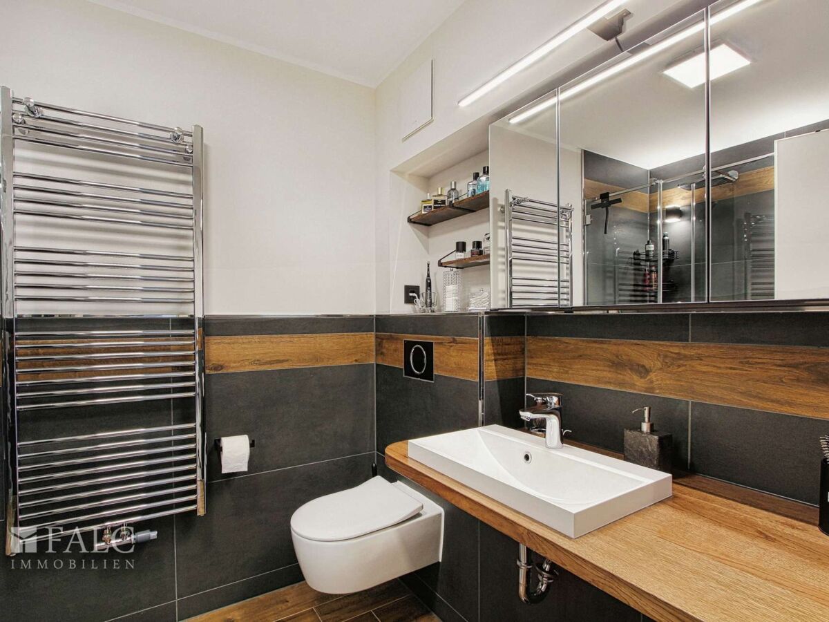 Neuwertiges Badezimmer