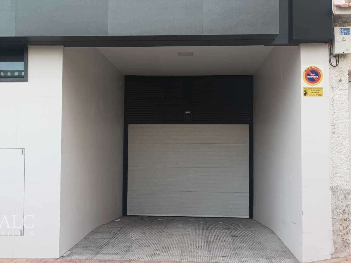 Tor zur Gemeinschaftsgarage