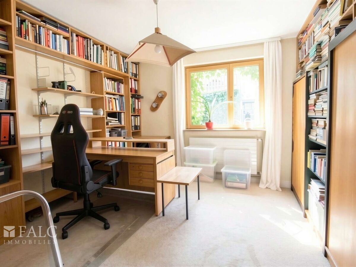 Arbeitszimmer oder Schlafzimmer im Erdgeschoss