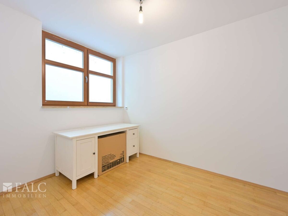 UG Zimmer links