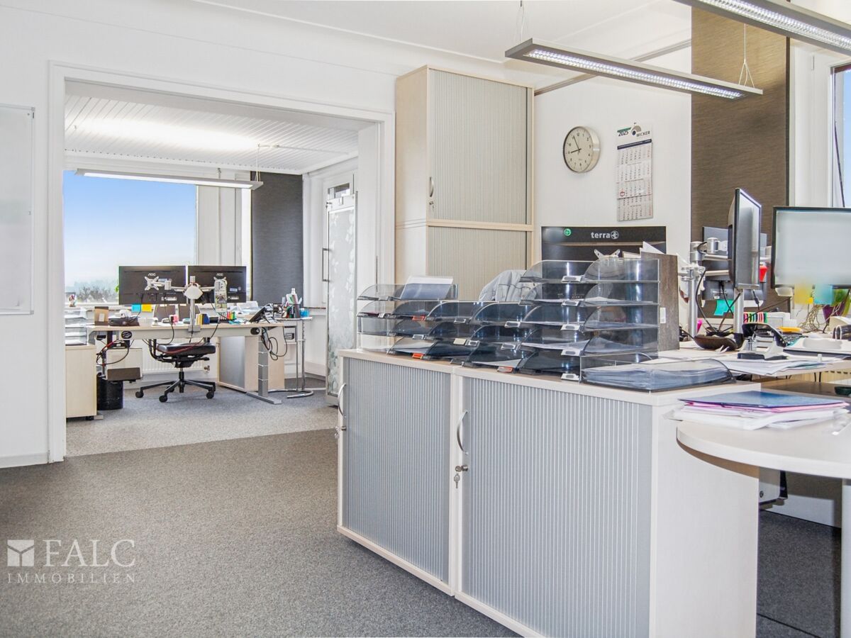 Großes Büro vorne_1.OG