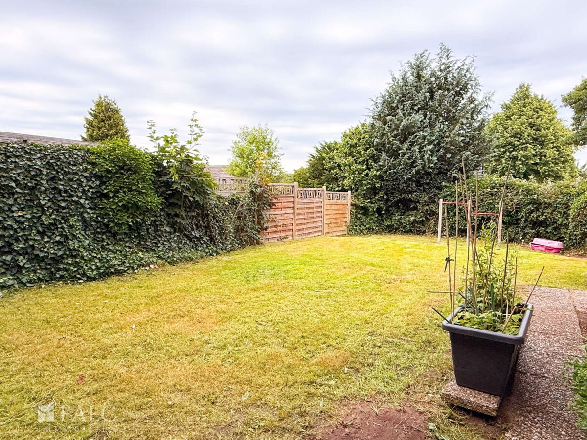 Garten hinten Bild 1
