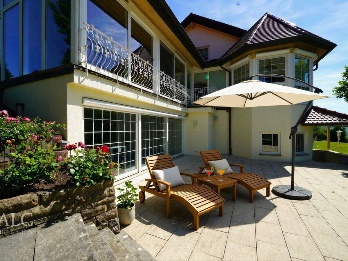 Terrasse bei der Schwimmhalle