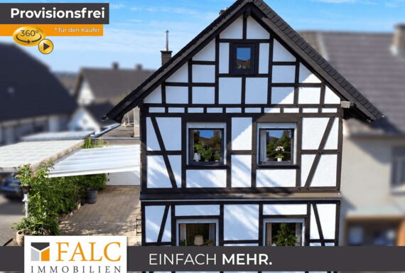 Traditionelles Fachwerkhaus im Sonnenlicht