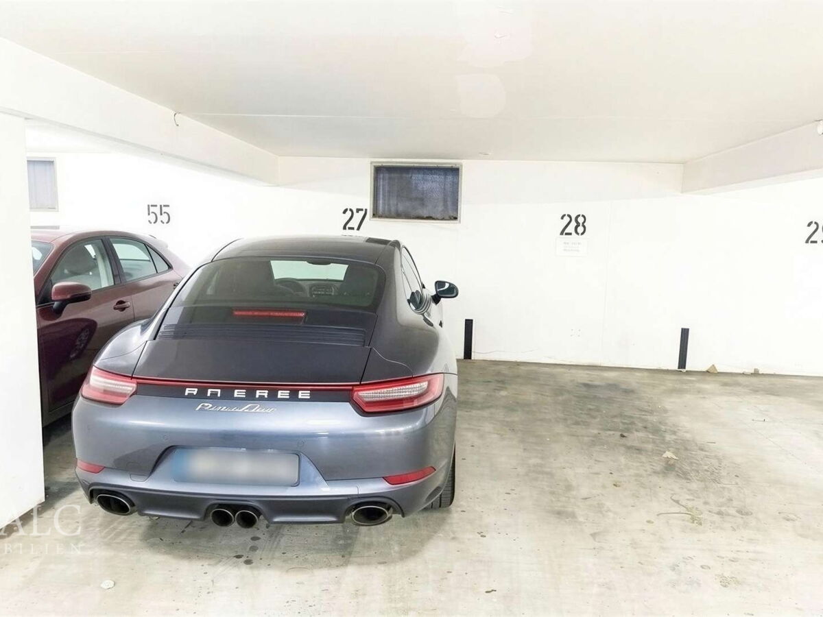 Parkplatz - (KI generiert)