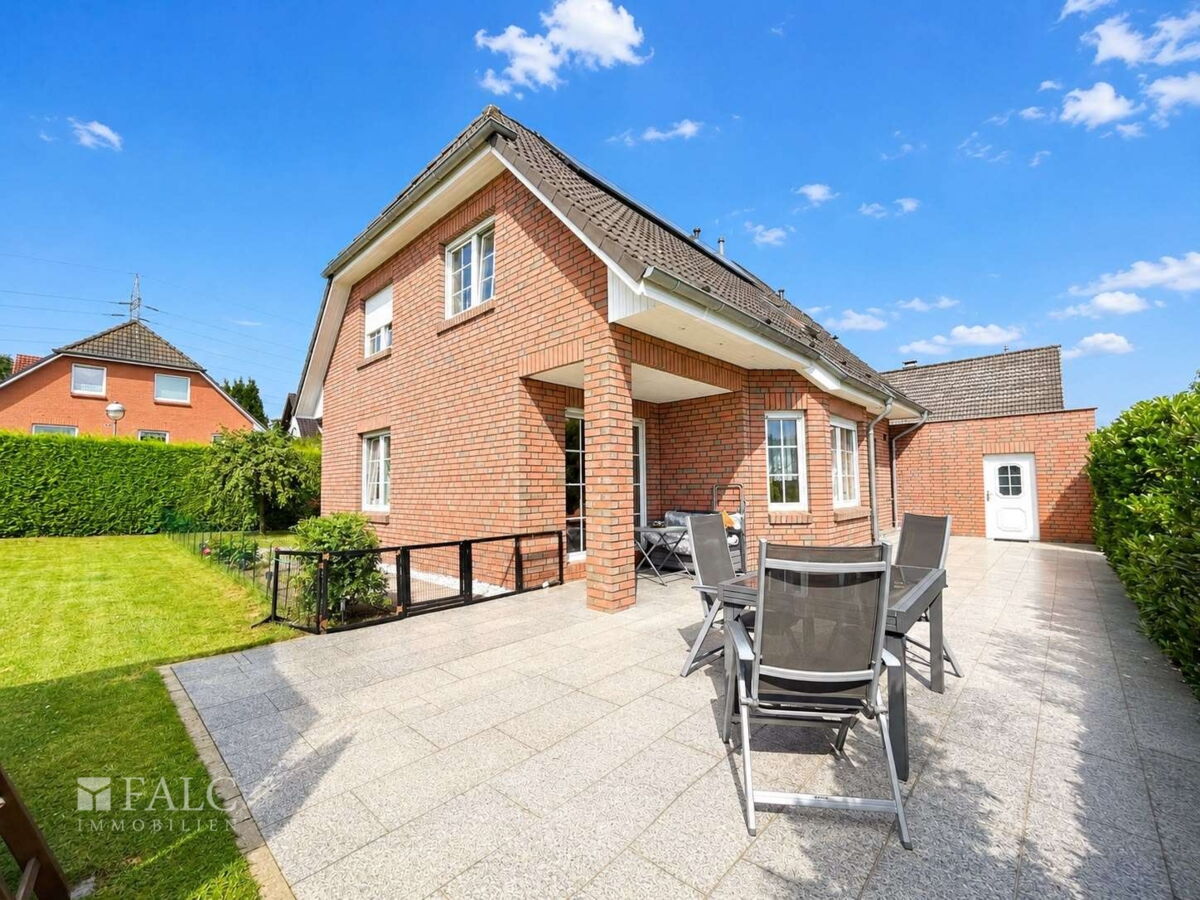 Rückseite-Hof-Terrasse