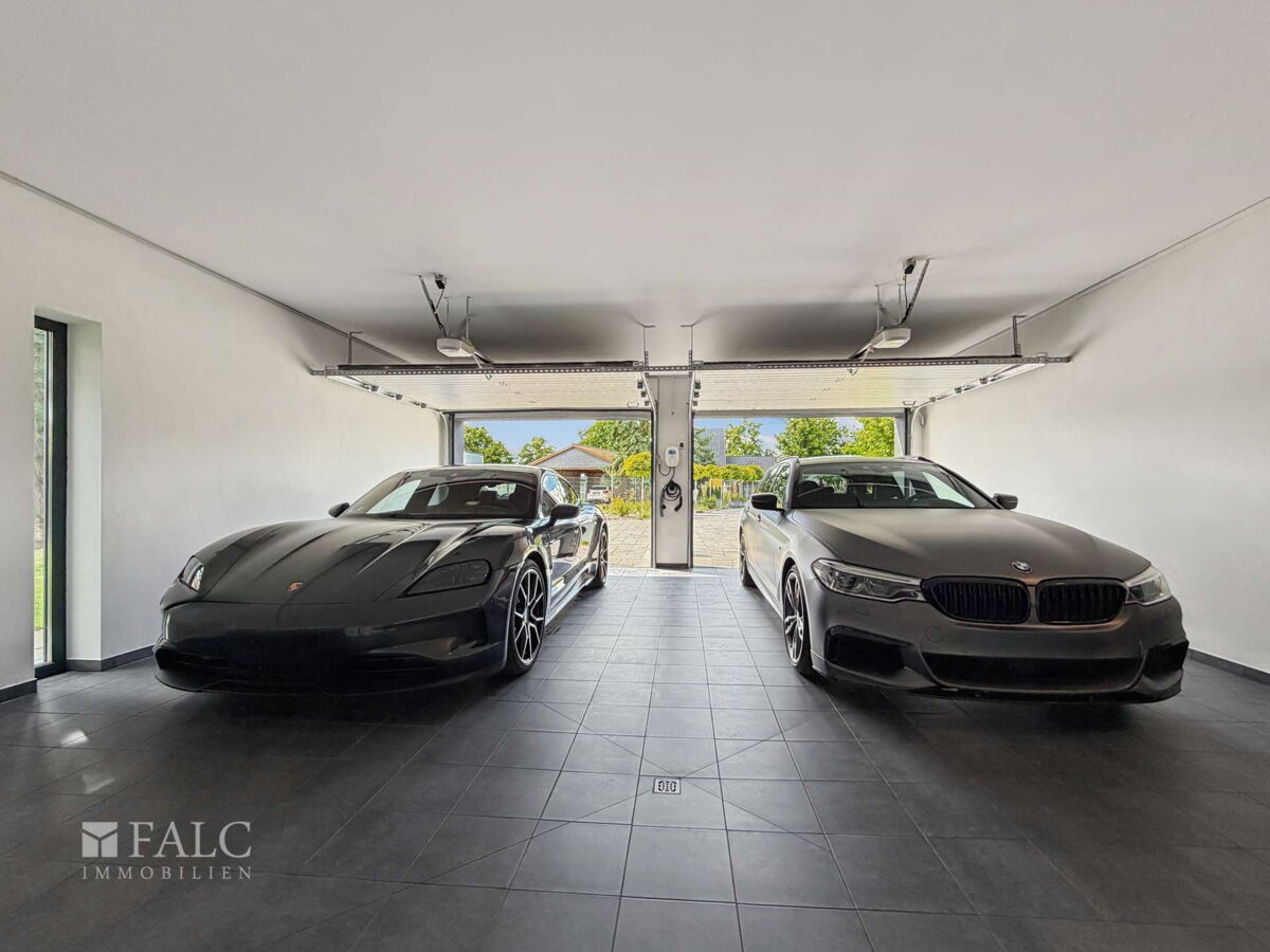 Doppelgarage mit Wallbox