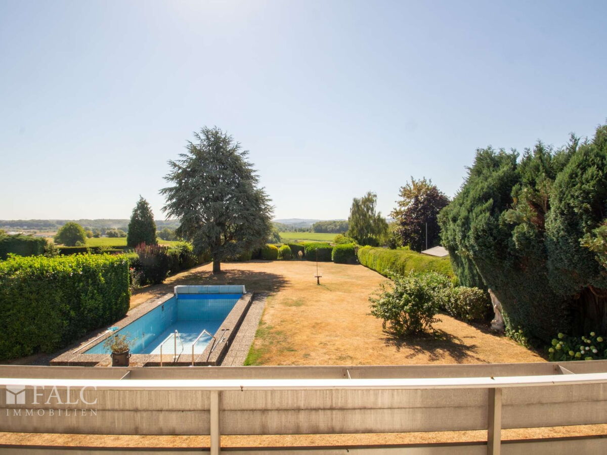 Garten mit Pool