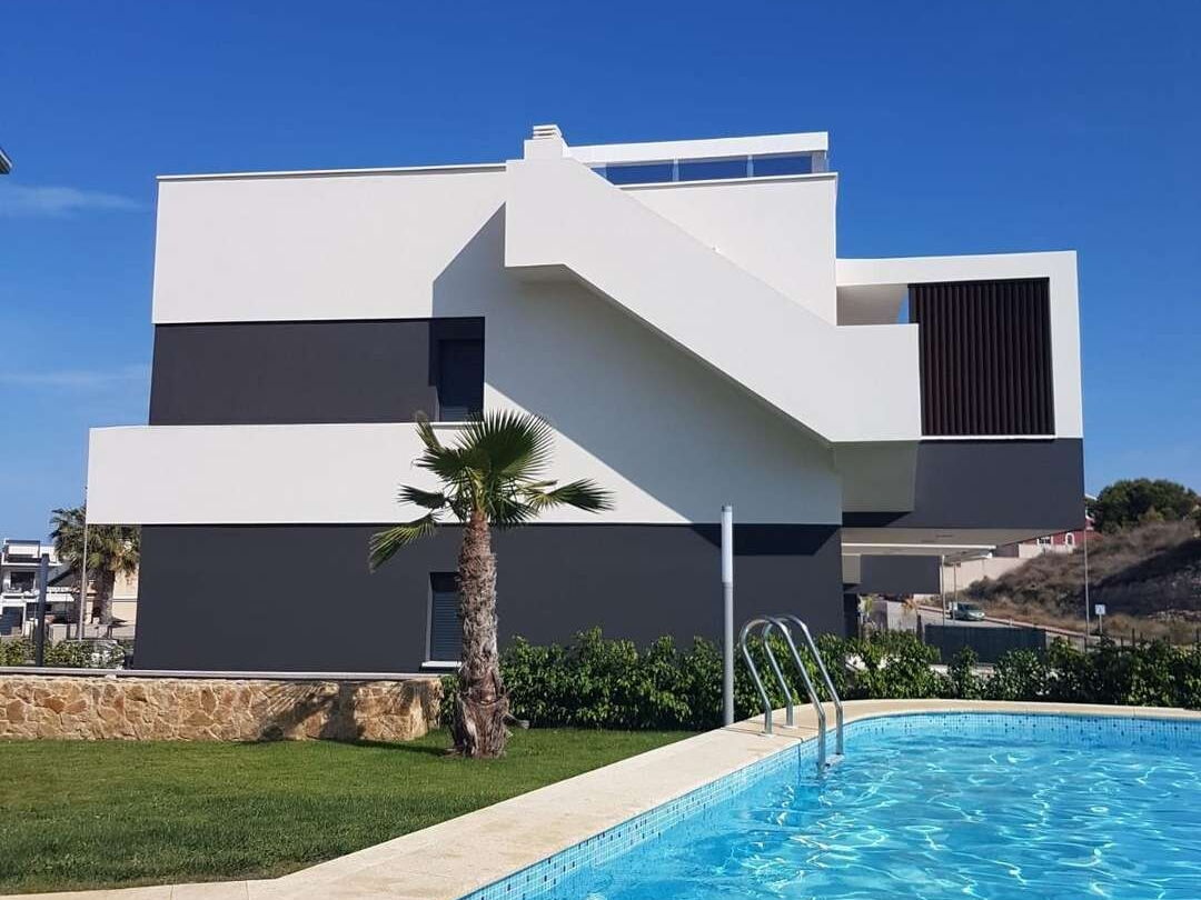 Außenansicht mit Pool
