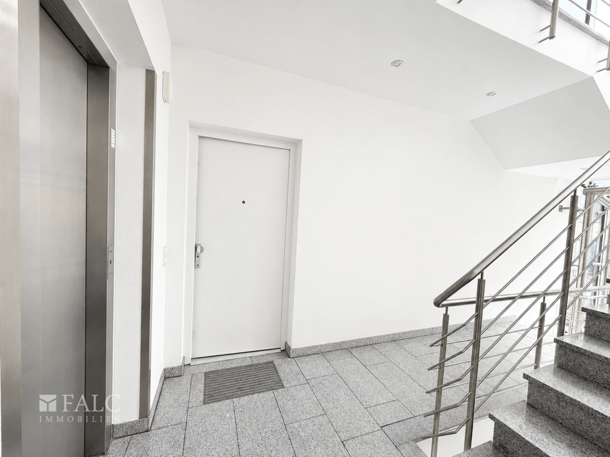 Treppenhaus und Wohnungseingang