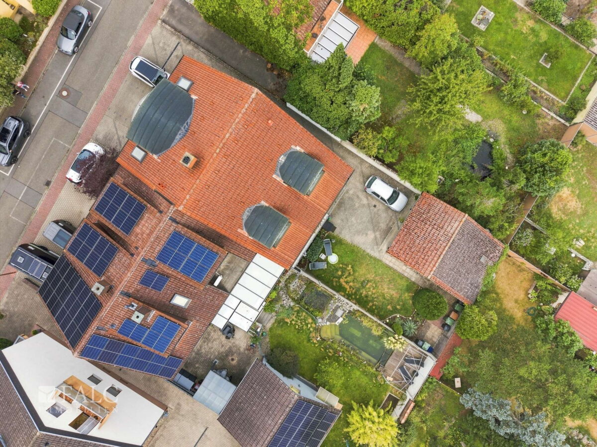 Luftaufnahme mit Solaranlage