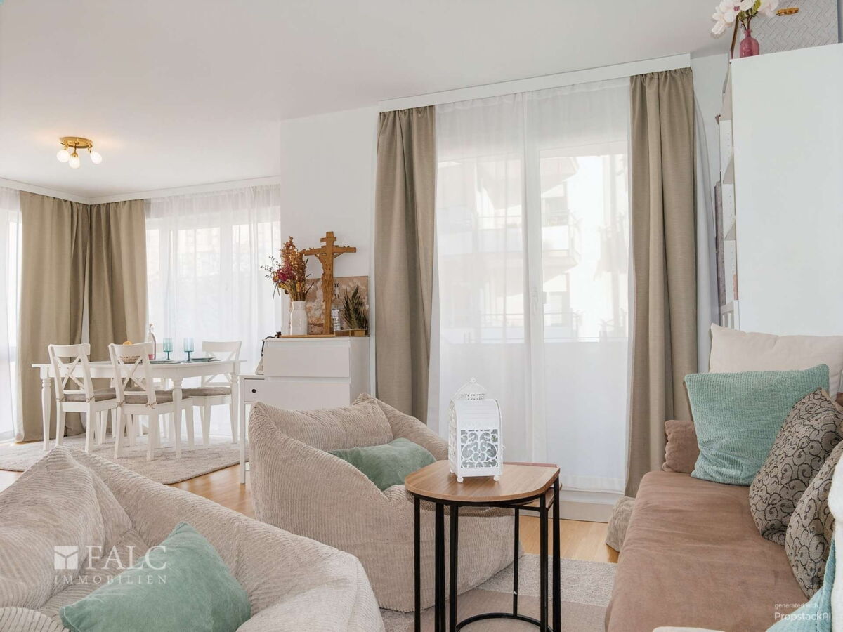 Wohnen, Essen, Balkon, KI-optimiert
